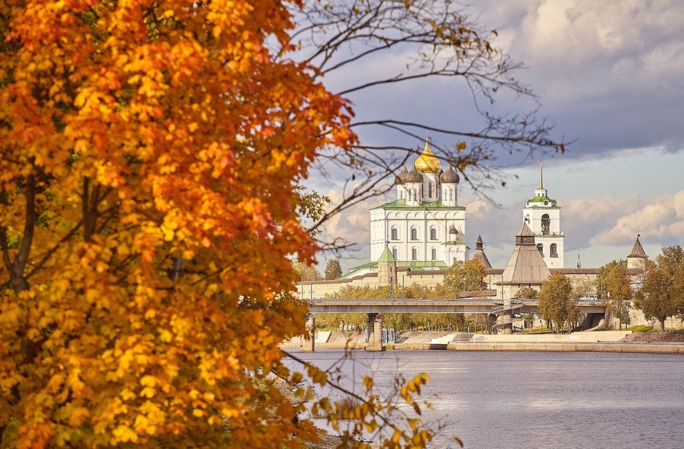 Небольшой дождь и до +5 градусов прогнозируются в Псковской области 26 ноября