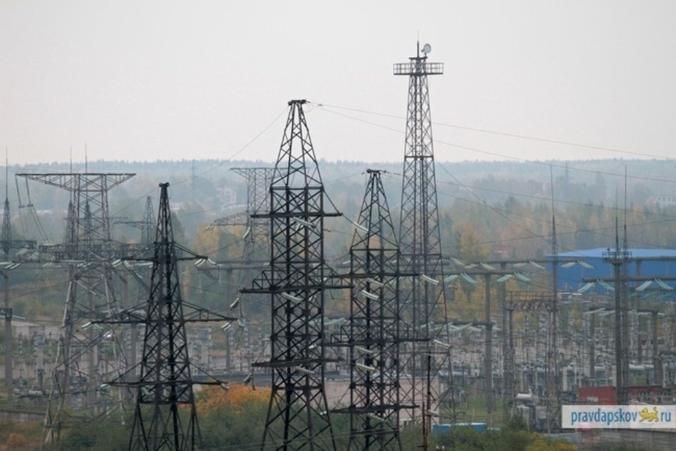 287 населённых пунктов в Псковской области остаются без света из-за налипания снега на провода