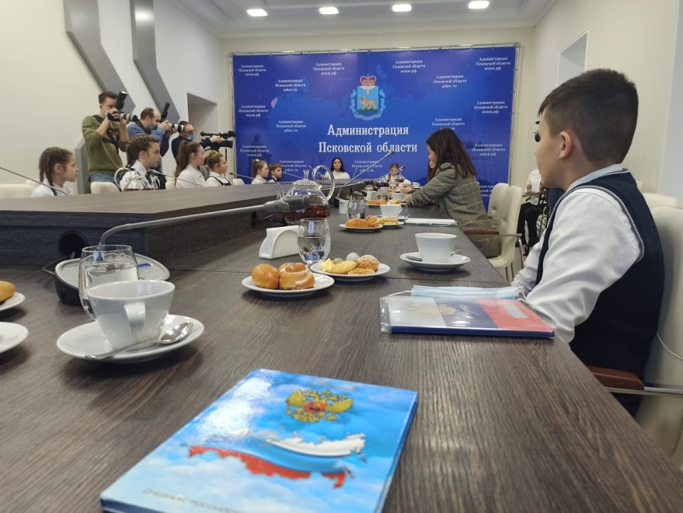 Участники акции «Губернаторский дневник» встретились с Михаилом Ведерниковым