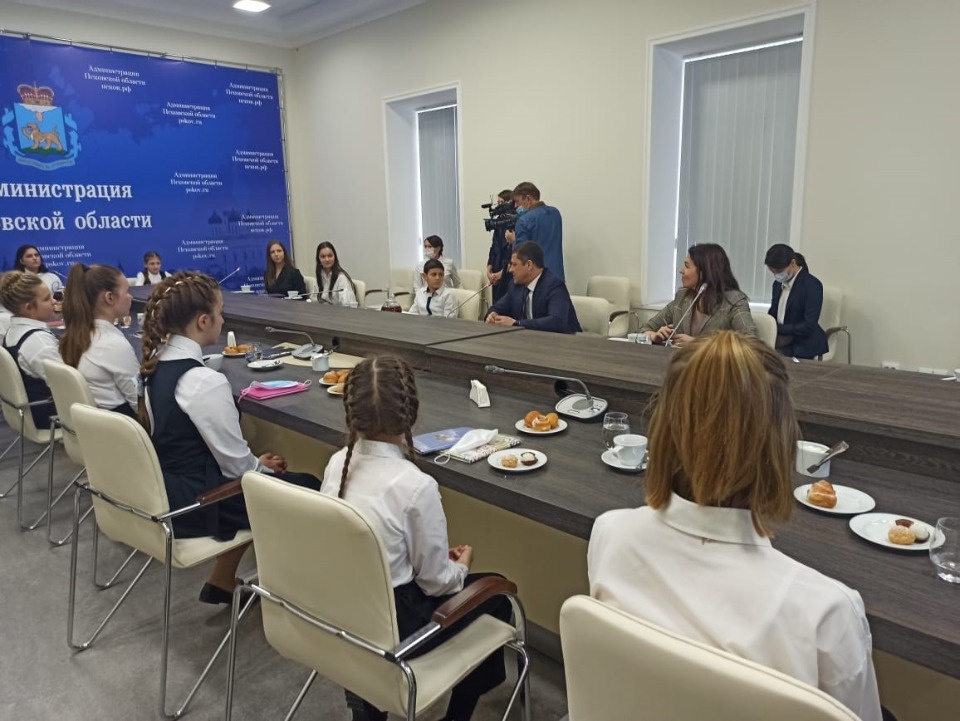 Участники акции «Губернаторский дневник» встретились с Михаилом Ведерниковым