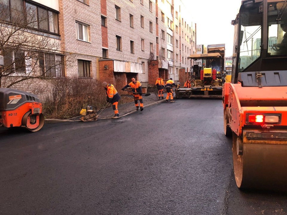 Благоустройство дворовой территории на улице Звездной завершилось в Пскове Благоустройство дворовой территории на улице Звездной завершилось в Пскове