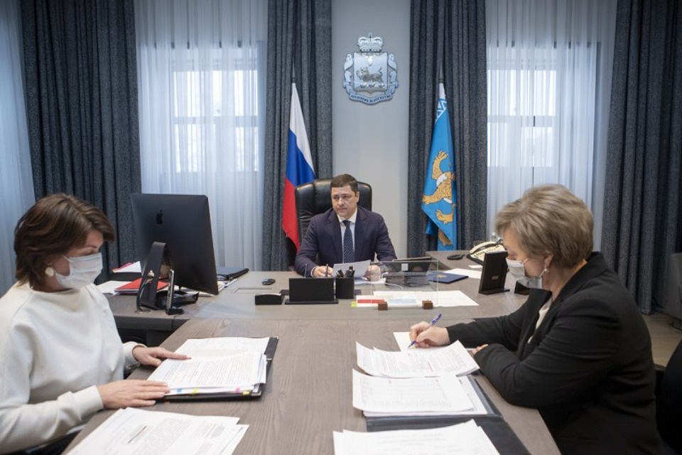 Почти 60 ковид-бригад ежедневно работают в Псковской области