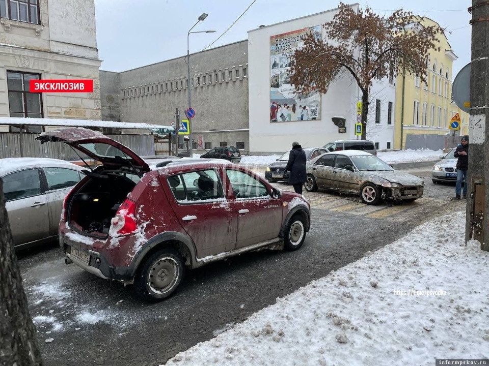 Движение на Некрасова в Пскове затруднено из-за ДТП 