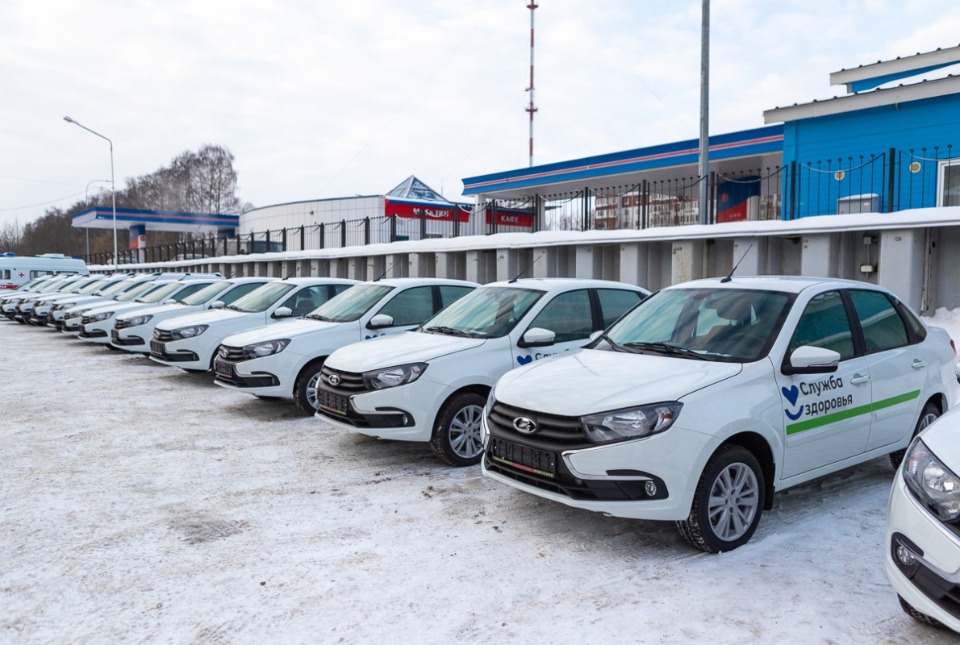 Более 70 единиц медтранспорта передал губернатор Псковской области в районы