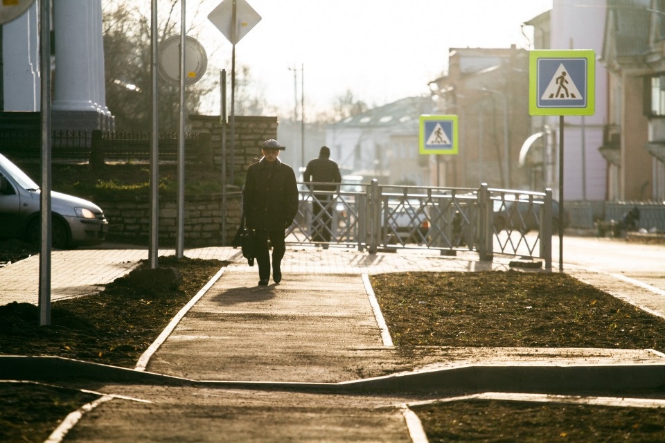 В Пскове заключили контракт на ремонт тротуаров на улице Советской Армии