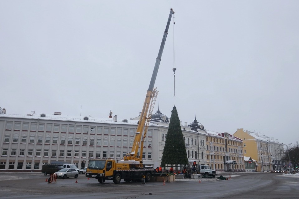 И вот она, нарядная И вот она, нарядная