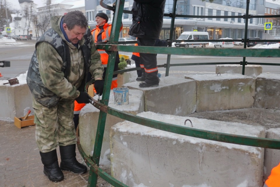 И вот она, нарядная И вот она, нарядная