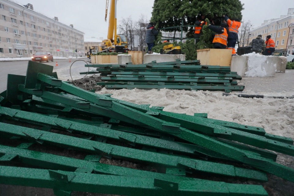 И вот она, нарядная И вот она, нарядная