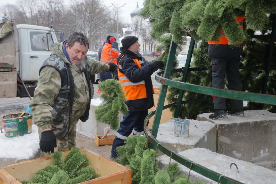 И вот она, нарядная И вот она, нарядная