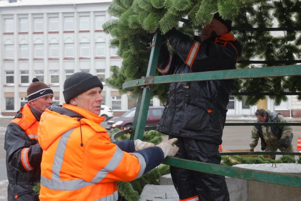 И вот она, нарядная И вот она, нарядная