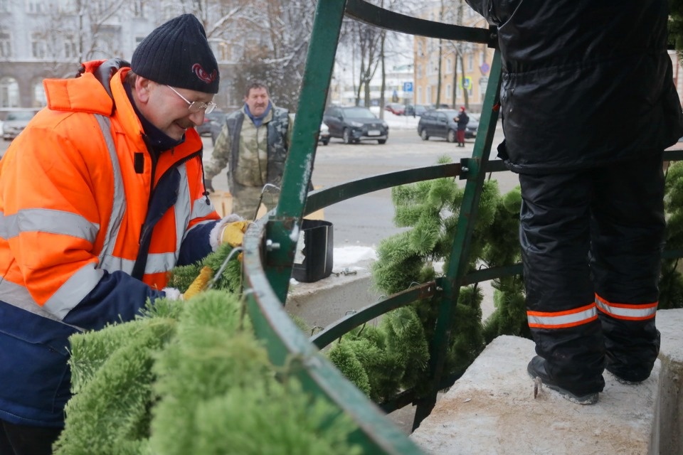 И вот она, нарядная И вот она, нарядная