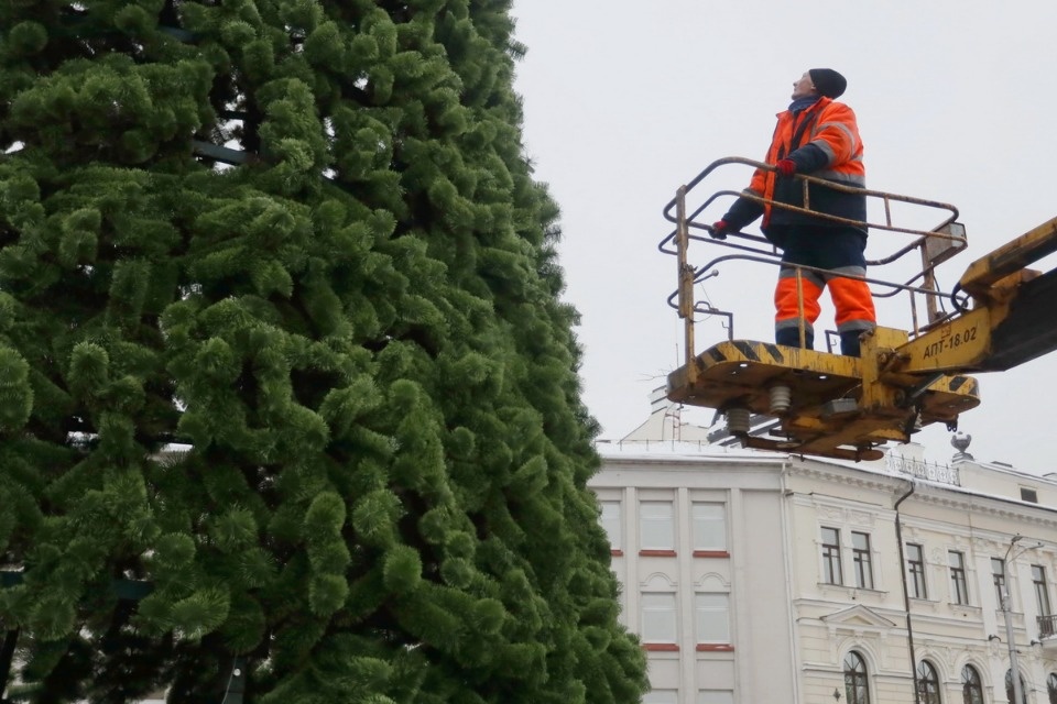 И вот она, нарядная И вот она, нарядная