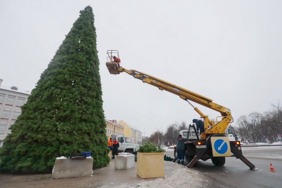 И вот она, нарядная И вот она, нарядная