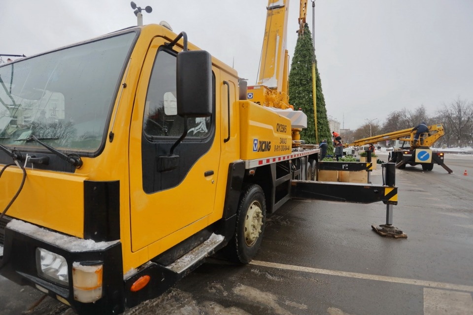 И вот она, нарядная И вот она, нарядная