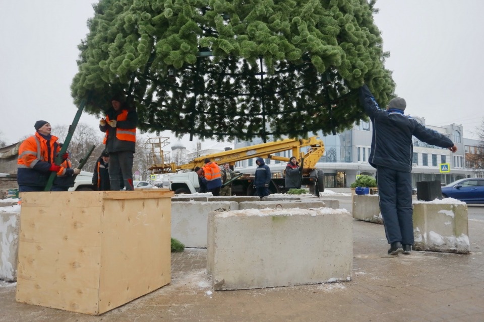 И вот она, нарядная И вот она, нарядная