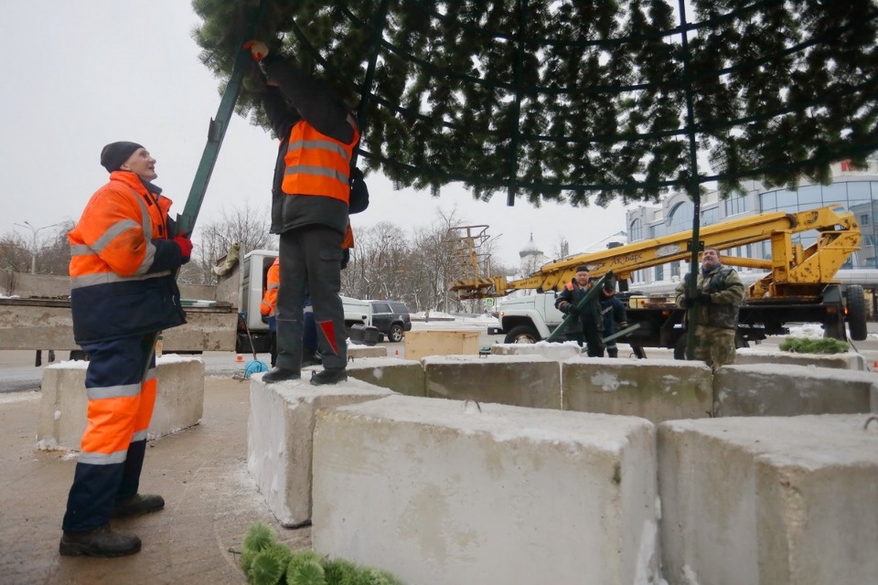 И вот она, нарядная И вот она, нарядная