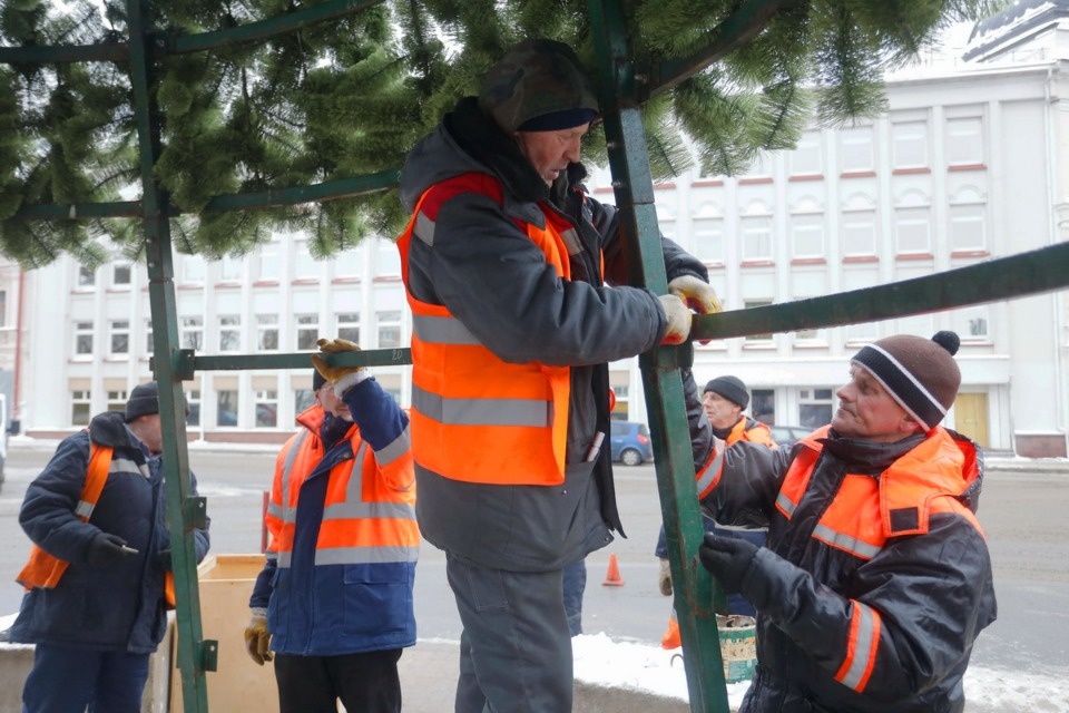 И вот она, нарядная И вот она, нарядная