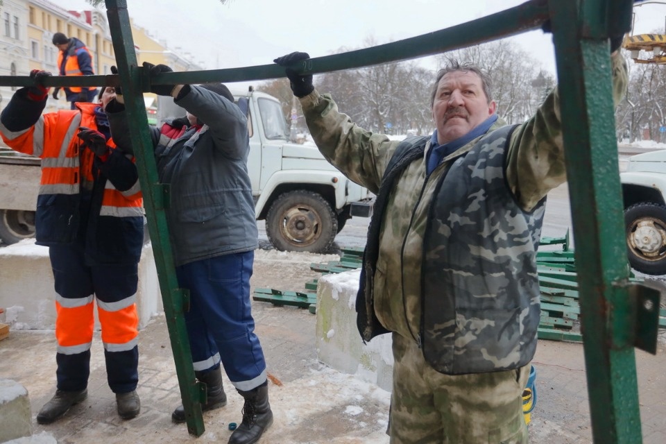 И вот она, нарядная И вот она, нарядная