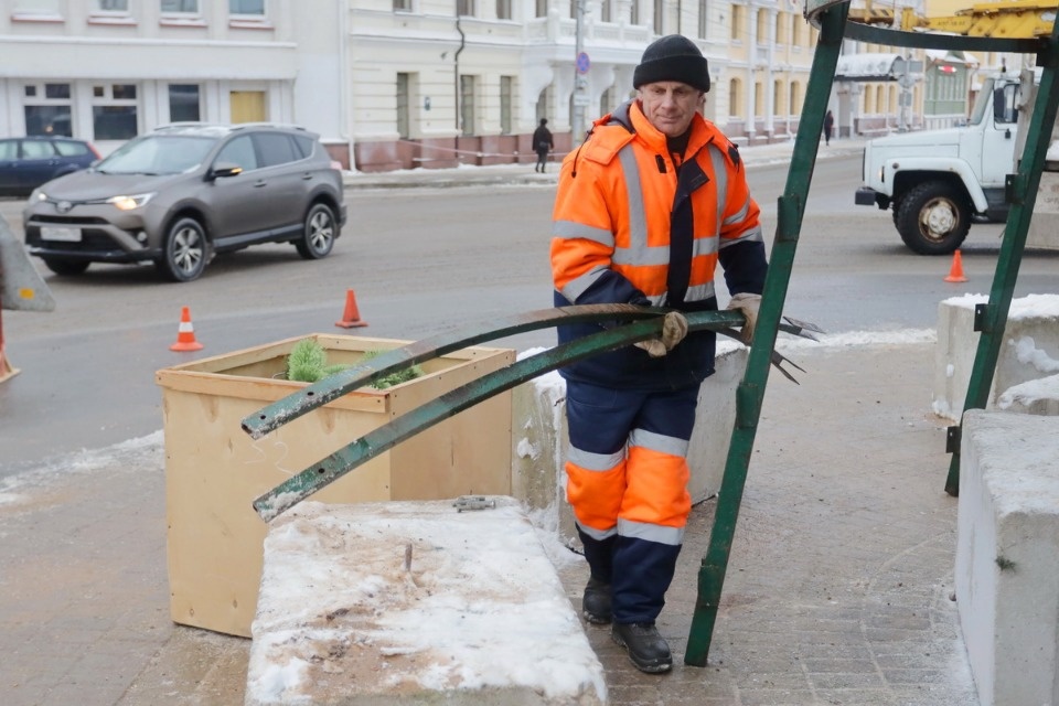 И вот она, нарядная И вот она, нарядная