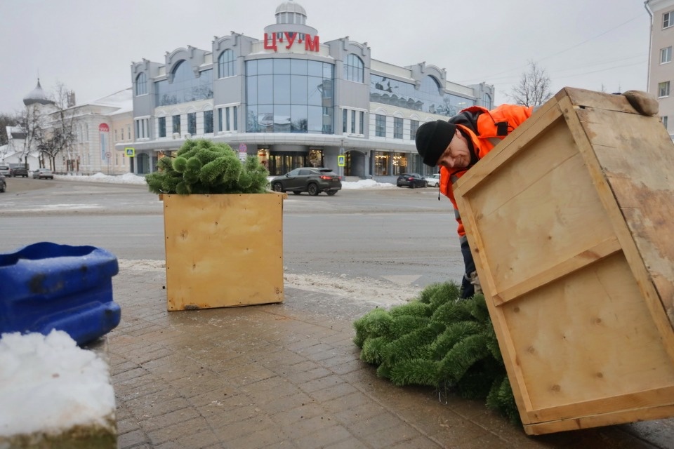 И вот она, нарядная И вот она, нарядная