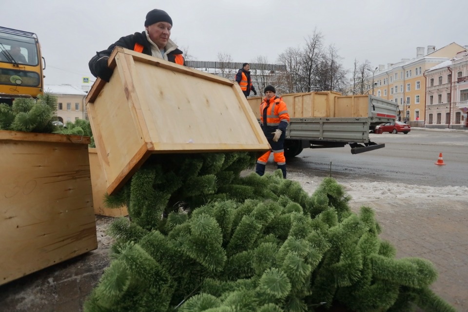 И вот она, нарядная И вот она, нарядная