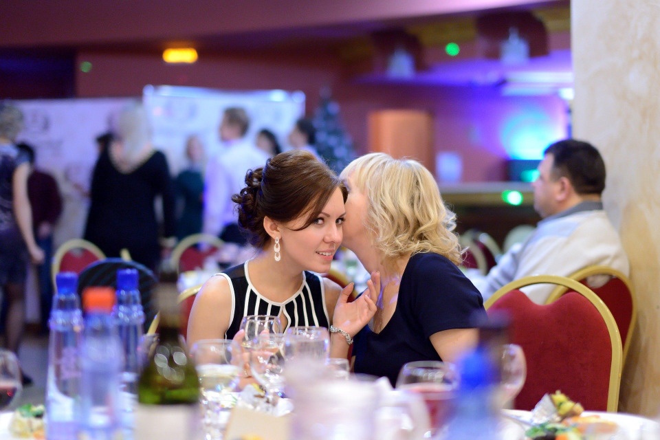 В новогоднюю ночь до 2 часов продлят время работы общепита в Псковской области