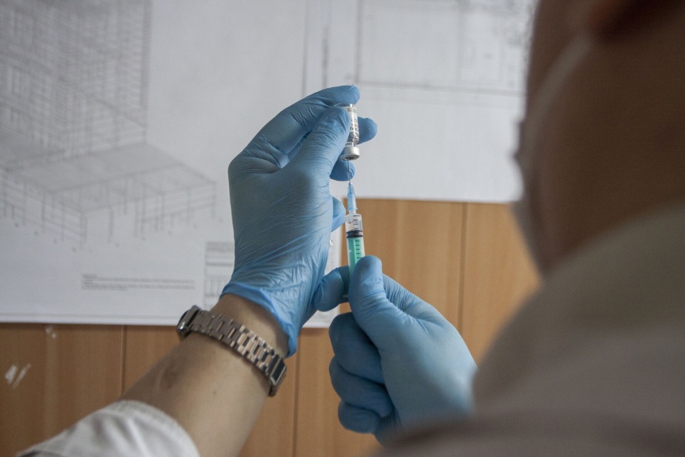 Почти 30 тысяч жителей Псковской области ревакцинировались от коронавируса 