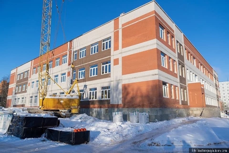 Учителей и других сотрудников набирают в новые школы Пскова