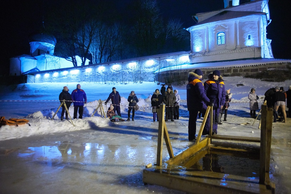 В Псковской области проверили качество воды в крещенских купелях