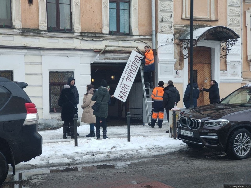 Согласовывать вывески с администрацией города призвал псковских предпринимателей Борис Елкин Согласовывать вывески с администрацией города призвал псковских предпринимателей Борис Елкин