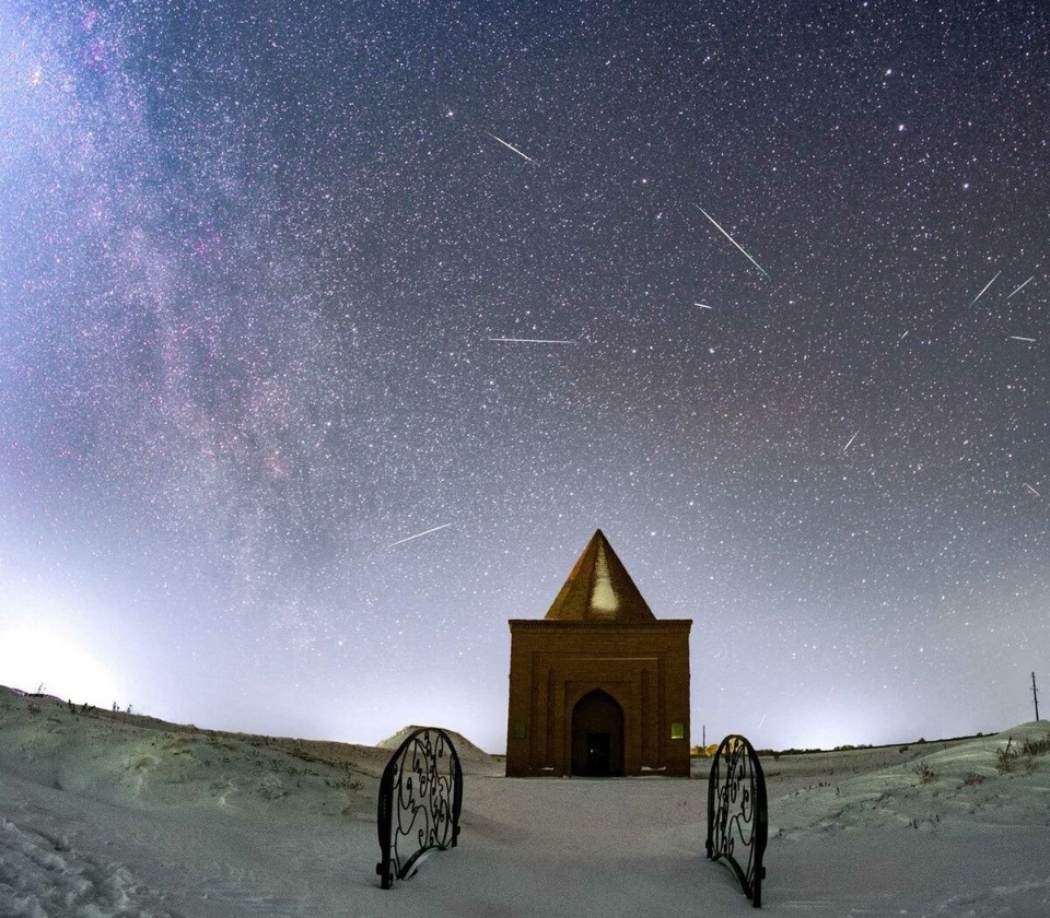 2,5 тысячи километров преодолел астроном из Пскова ради редких снимков звёздного дождя 2,5 тысячи километров преодолел астроном из Пскова ради редких снимков звёздного дождя