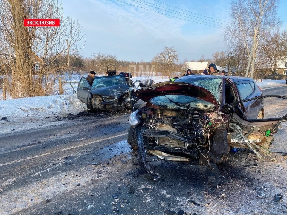 Двое детей пострадали и одна женщина погибла в результате ДТП в Порховском районе Двое детей пострадали и одна женщина погибла в результате ДТП в Порховском районе