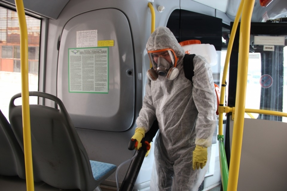 Ежедневную санитарную обработку проходят псковские автобусы