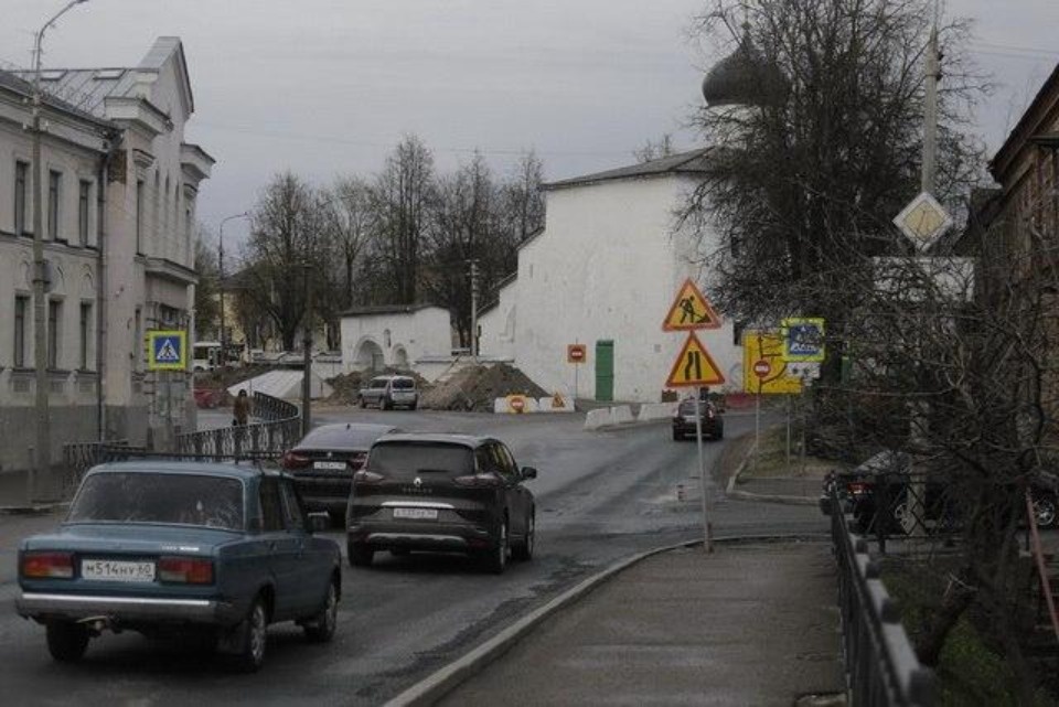 Люки, ярмарки, мосты 