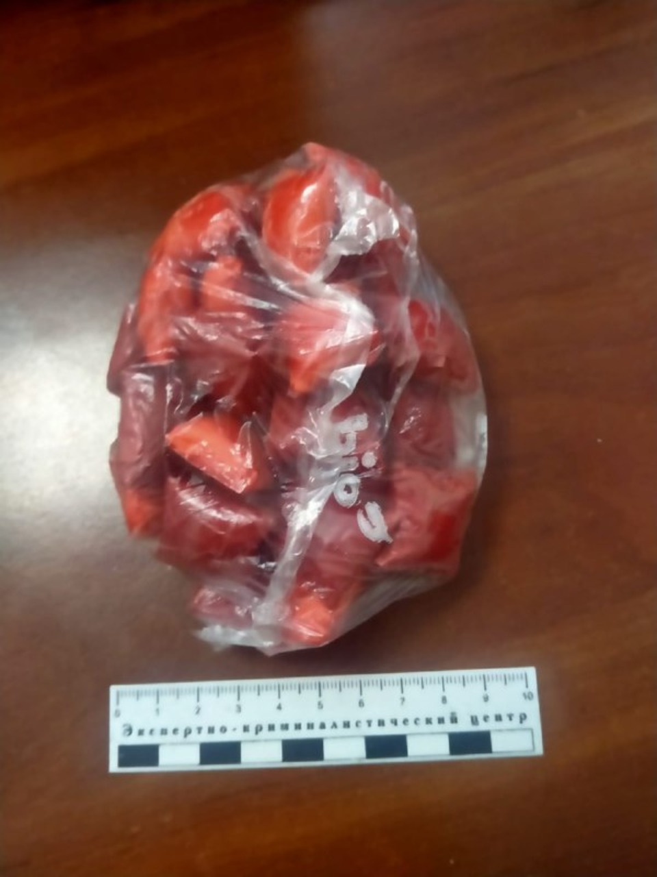 50 свертков с наркотиками обнаружили у уроженки Пскова