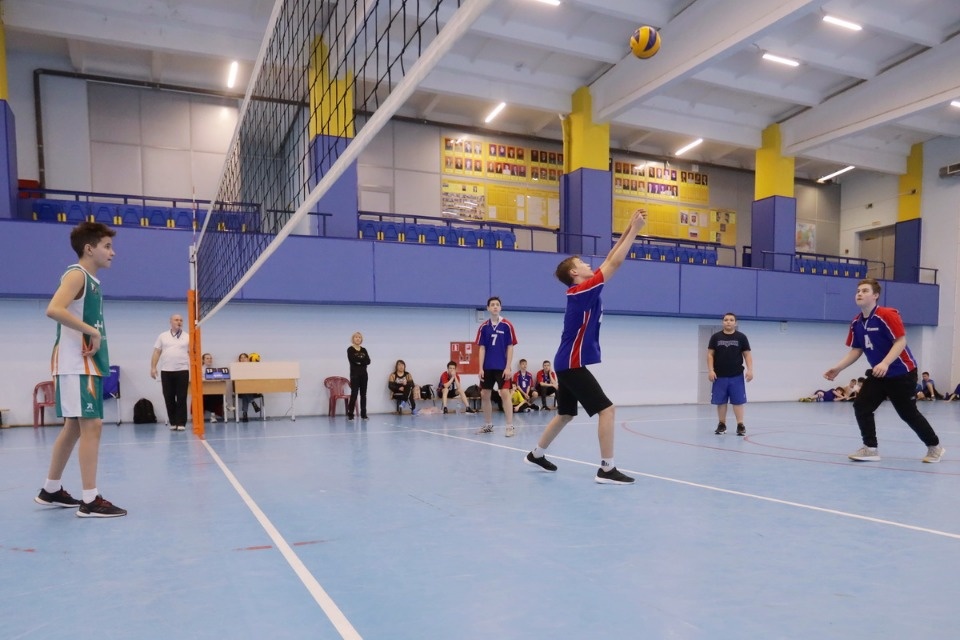 Серебряный мяч