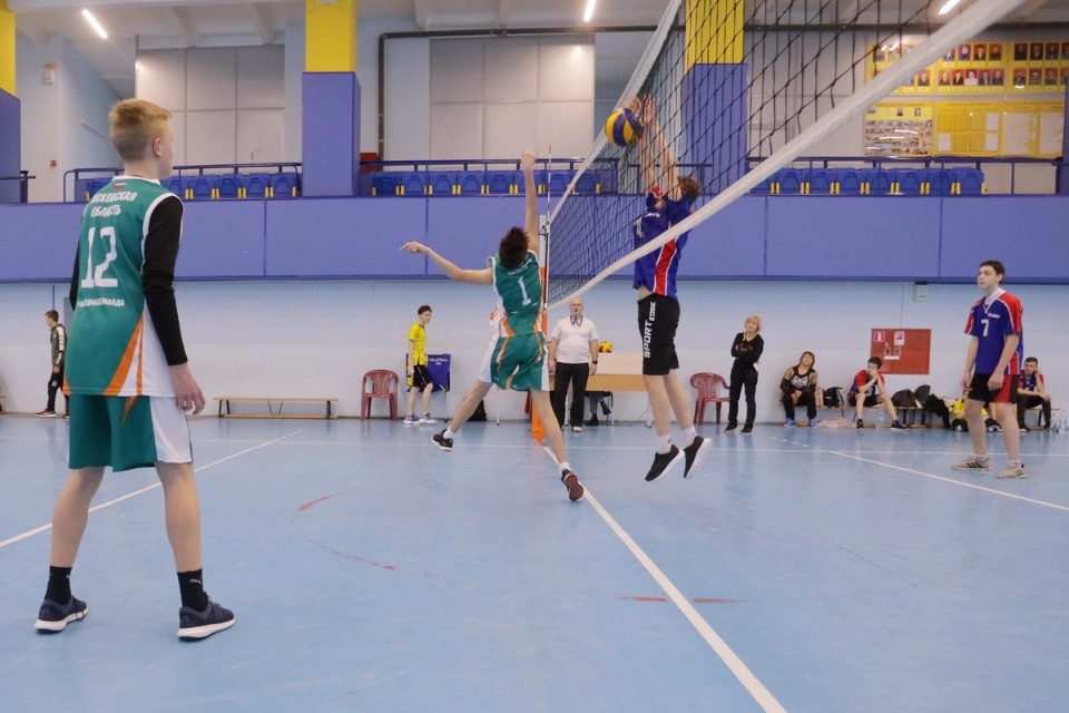 Серебряный мяч