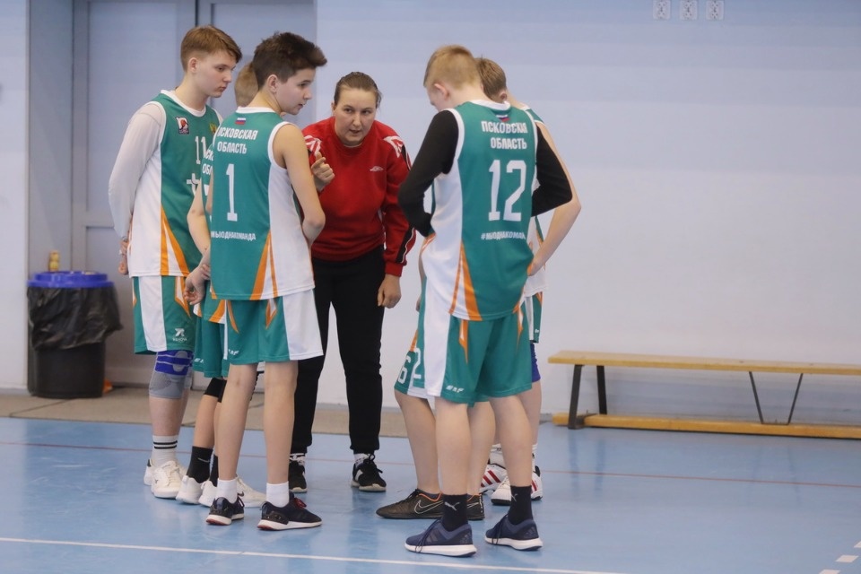 Серебряный мяч