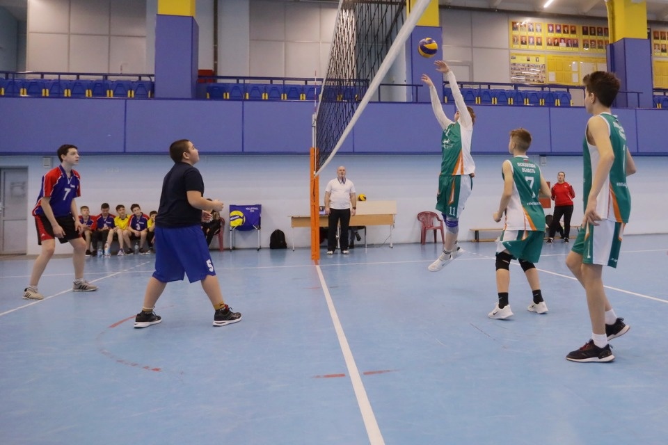 Серебряный мяч