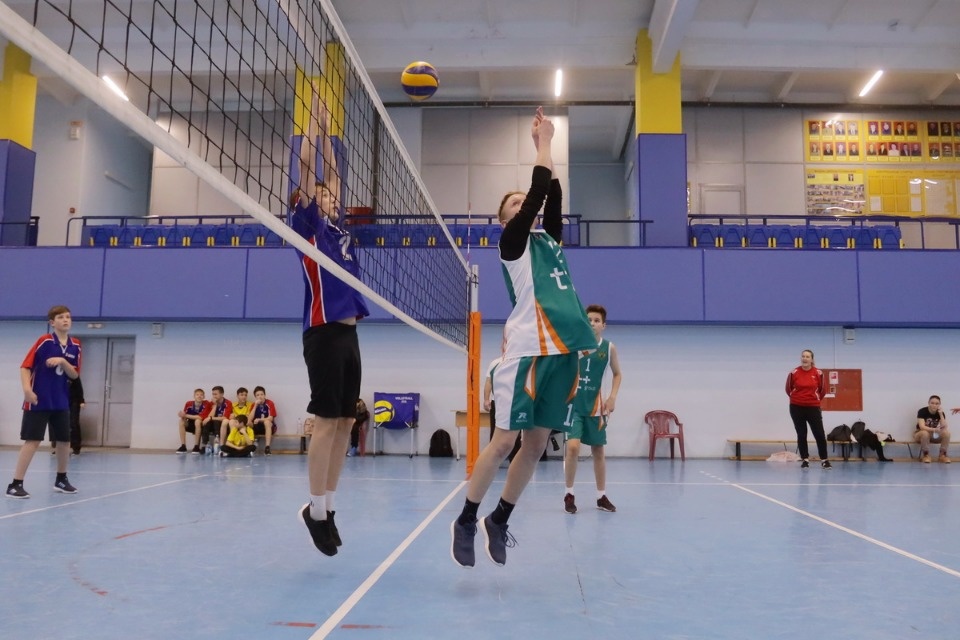 Серебряный мяч