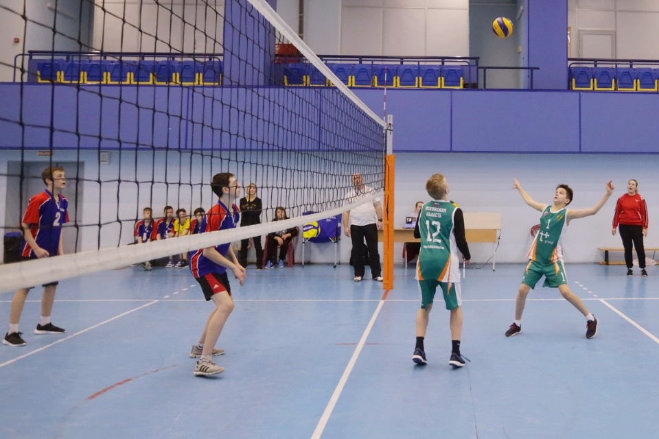 Серебряный мяч