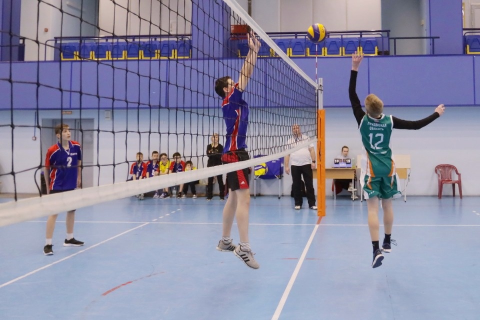 Серебряный мяч