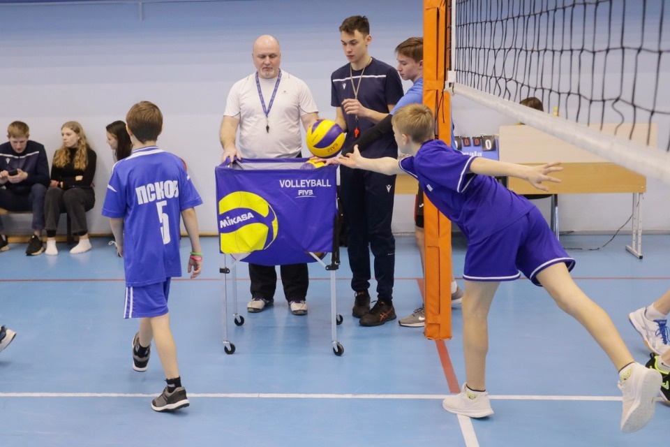 Серебряный мяч