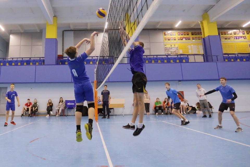 Серебряный мяч