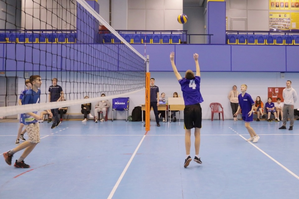 Серебряный мяч