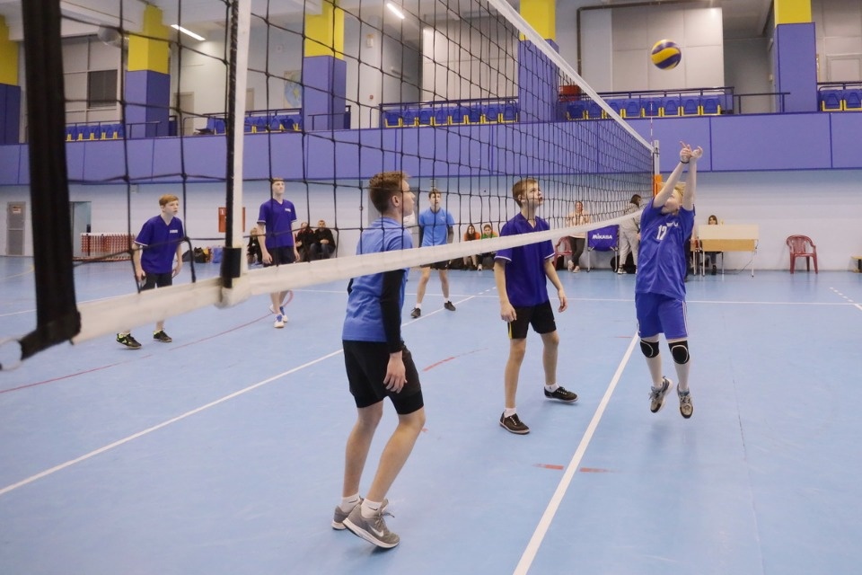 Серебряный мяч