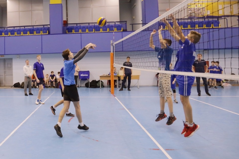 Серебряный мяч