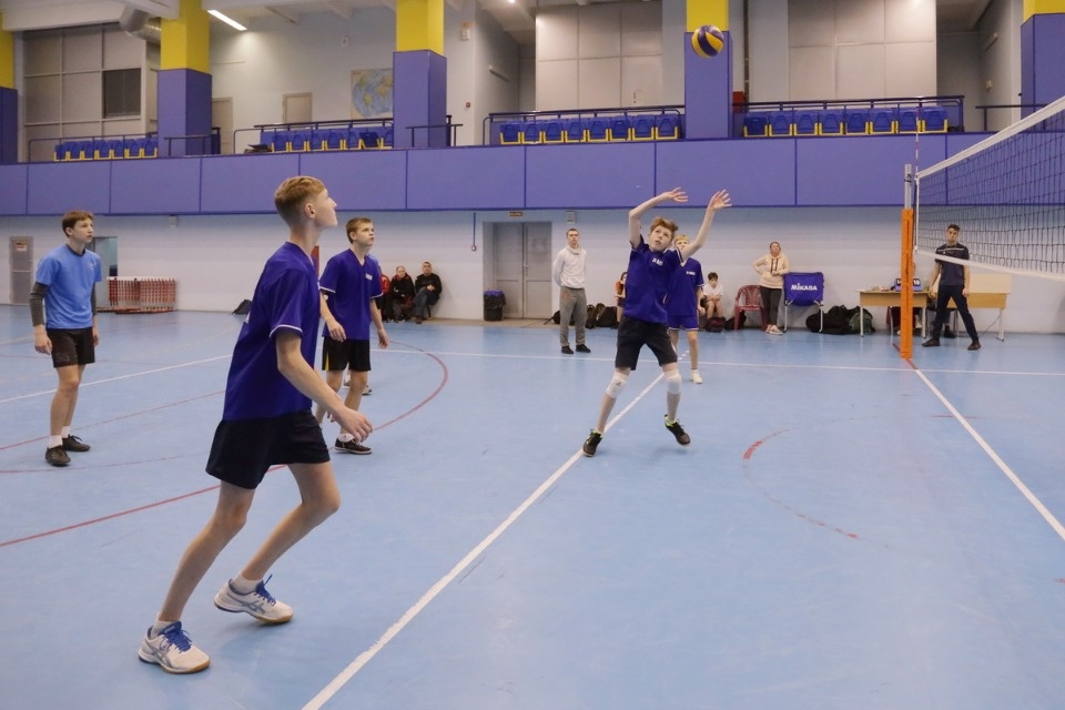 Серебряный мяч