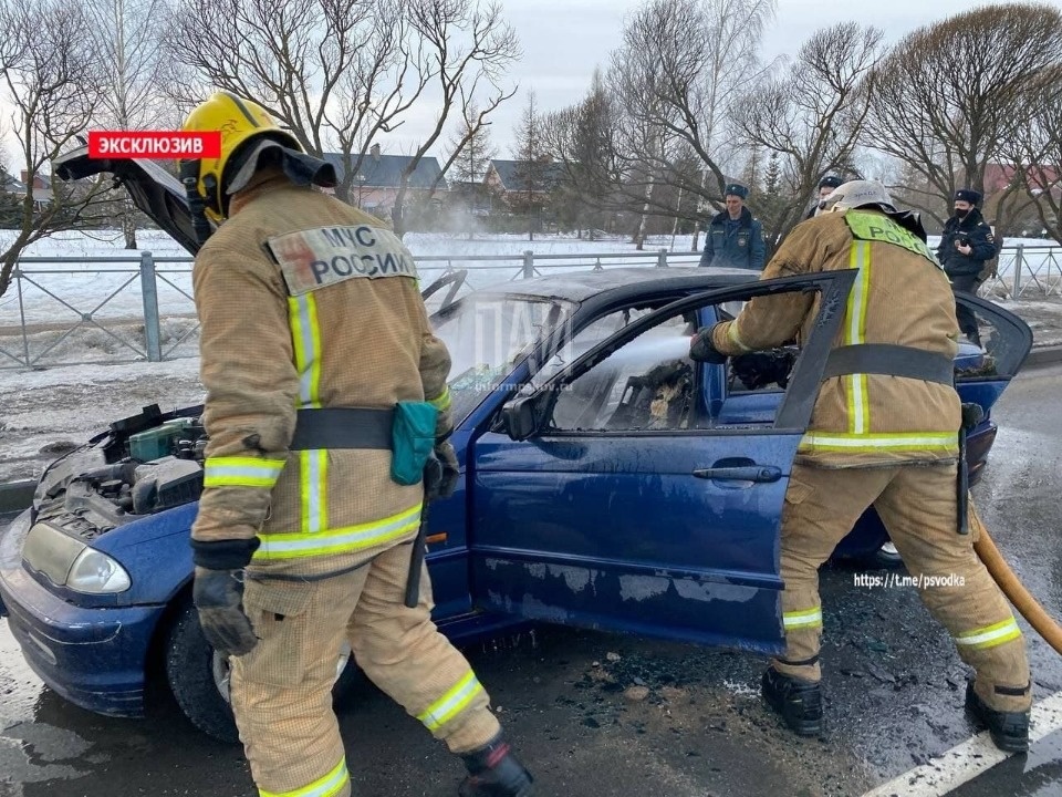 В Пскове на ходу загорелся автомобиль