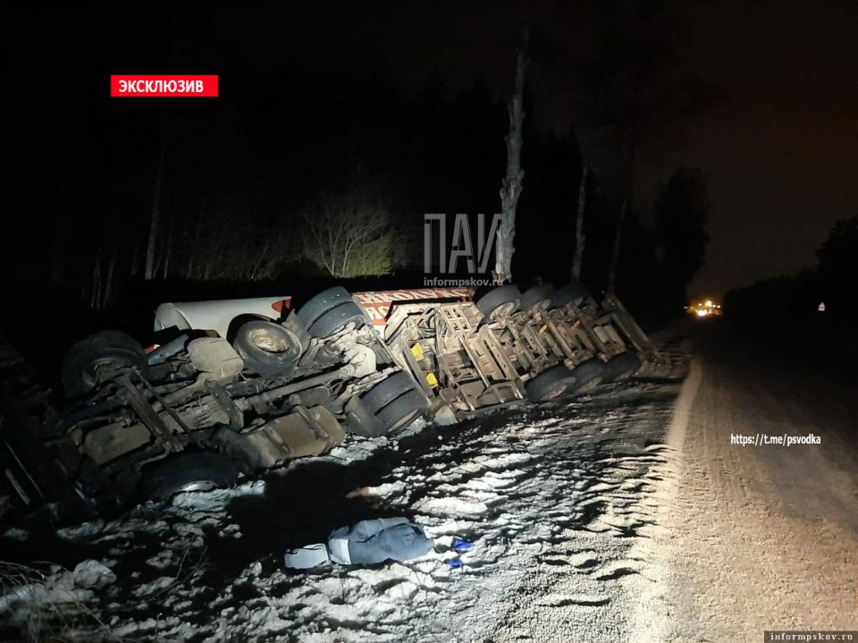 В результате ДТП в Опочецком районе погиб водитель фуры Великолукского мясокомбината